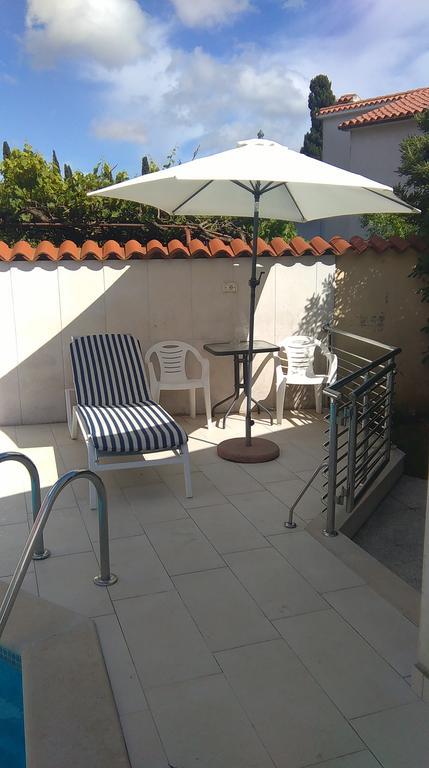 Holiday Pool House Pula Exterior photo