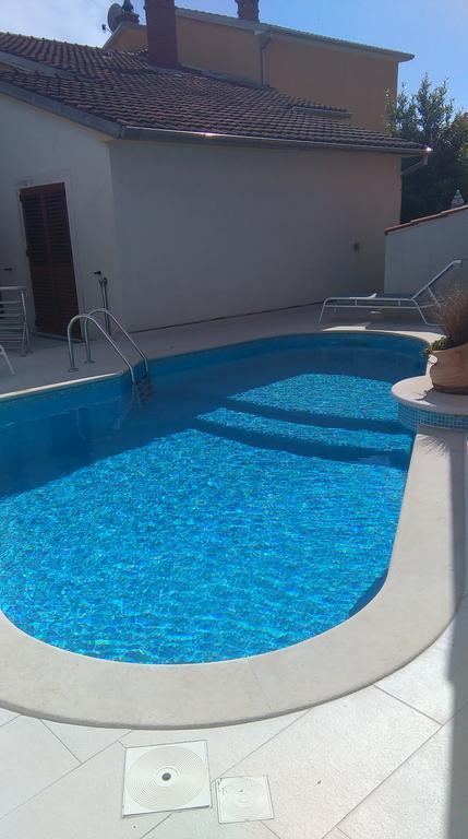 Holiday Pool House Pula Exterior photo